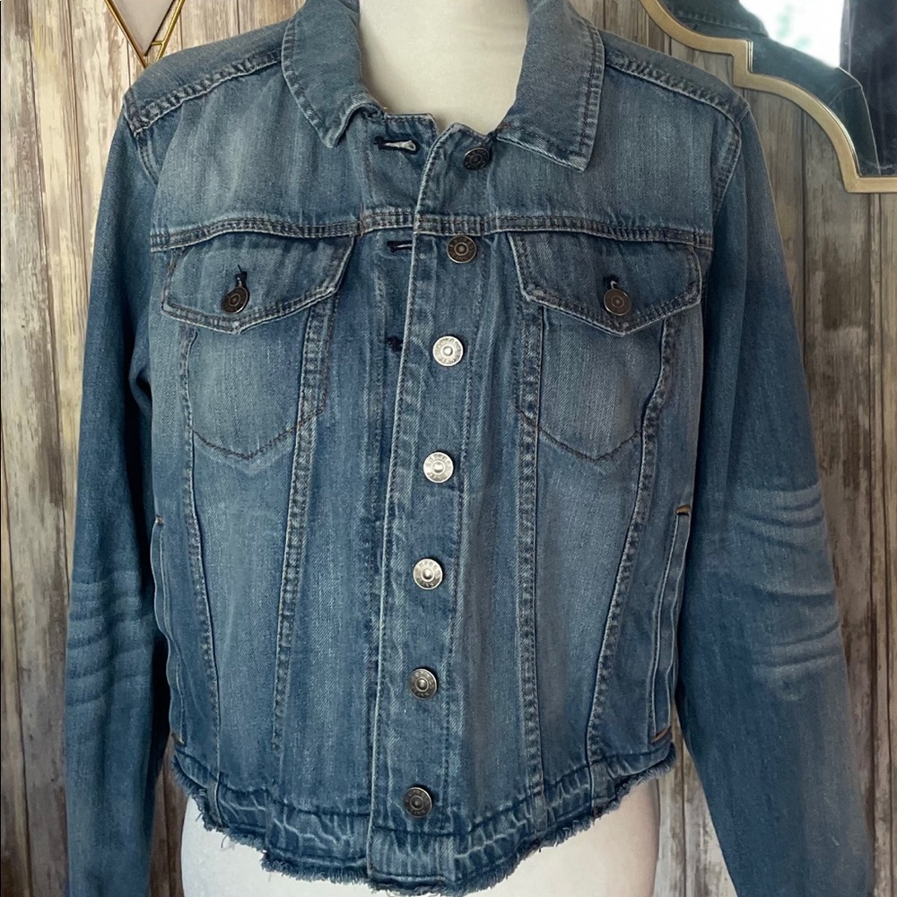 EXPRESS Stretch Denim Cropped Six-Pocket Jacket